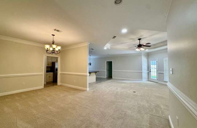 Brick home off Cottage Hill/ Knollwood Gallery 4