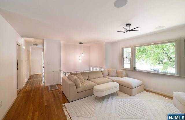 138 Grant Avenue Gallery 2