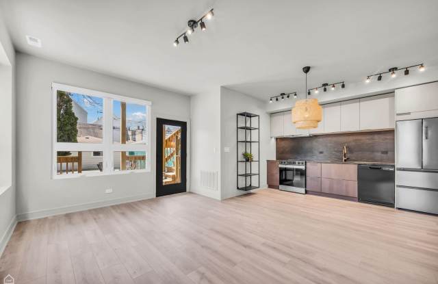 3701 W Dickens Avenue Gallery 2