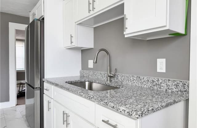 910 Atwells Avenue unit: 3 photos photos