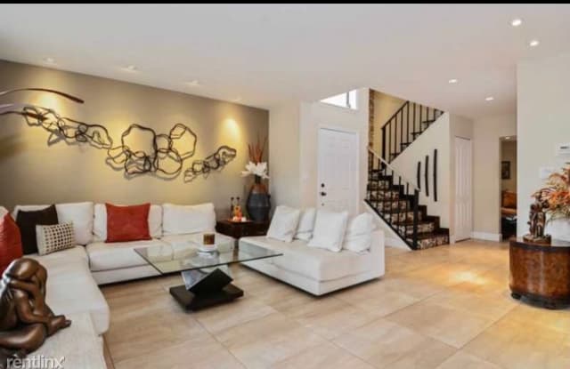 2991 Lakewood Lane 329 - 2991 Lakewood Lane, Hollywood, FL 33021
