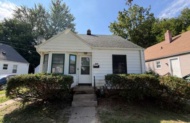 Charming 3-Bedroom Home with Spacious Yard in Toledo photos photos Charming 3-Bedroom Home with Spacious Yard in Toledo photos photos