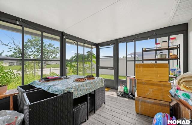 Spacious 4BR House in Orange Park Gallery 3