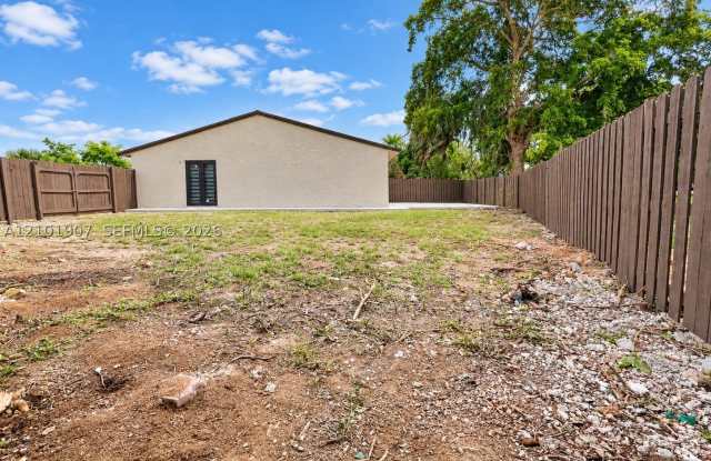 28099 SW 143rd Ct Gallery 2