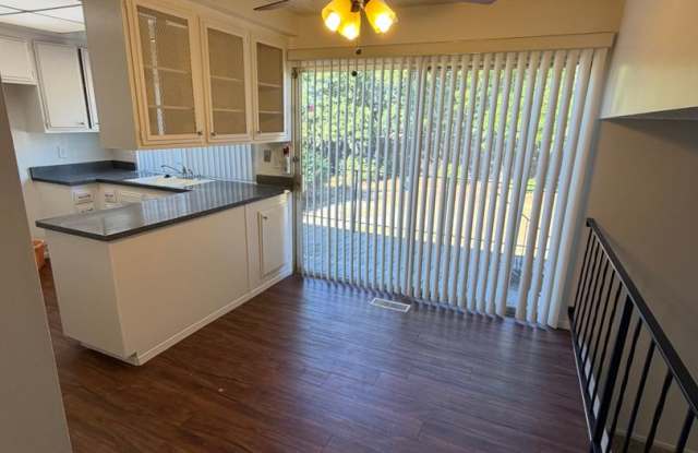 Great House with Garage on Cul-de-Sac! Gallery 3