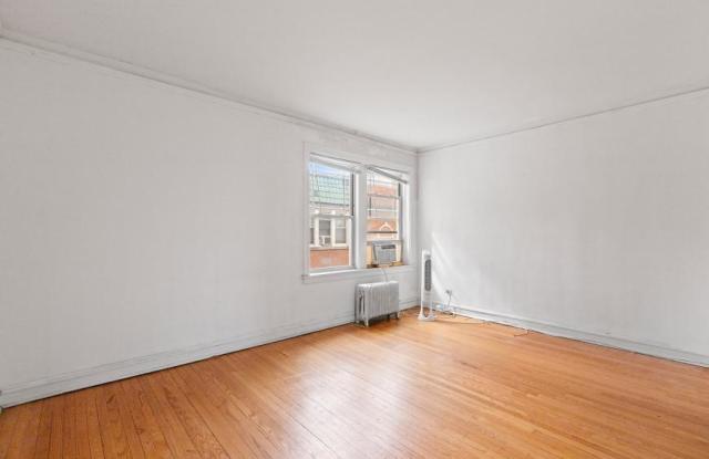 4505 N Greenview Gallery 1