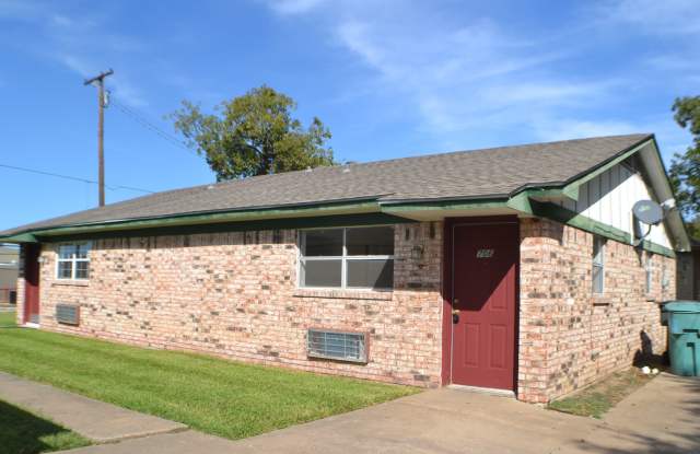 Half Duplex 2 Bedrooms 2 Baths For Lease in Sherman Gallery 1