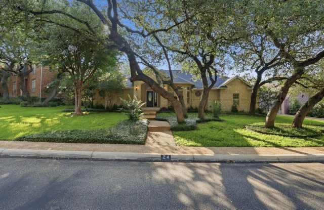 Beautiful Home with Pool! Gallery 3