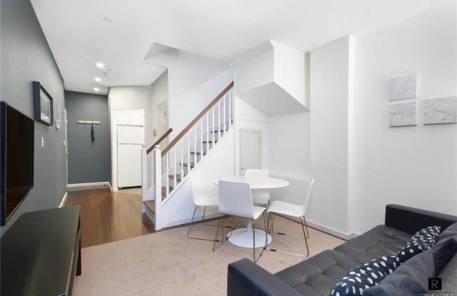 225 E 58th Street - 225 East 58th Street, New York City, NY 10022