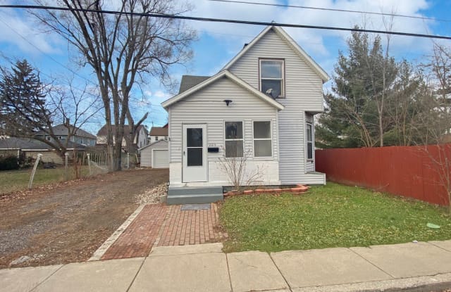 1125 Bemis St SE - 1125 Bemis Street Southeast, Grand Rapids, MI 49506