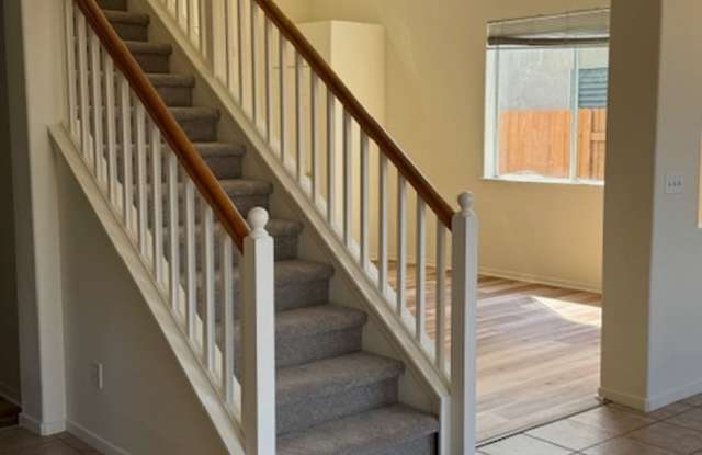 Nice & clean 3 Bedroom, 3 Bath Home in Citrus Heights! Gallery 4