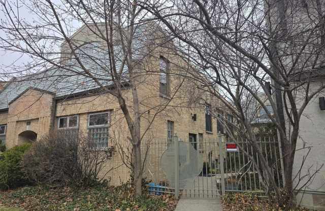 1611 Simpson Street unit: 4 photos photos