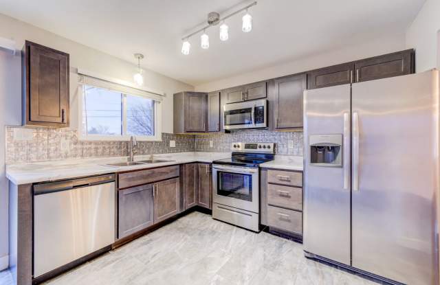 Updated, pet friendly 4 bedroom 1.5 bath in the Fox C-6 school district. - 2320 Ida Drive, Arnold, MO 63010