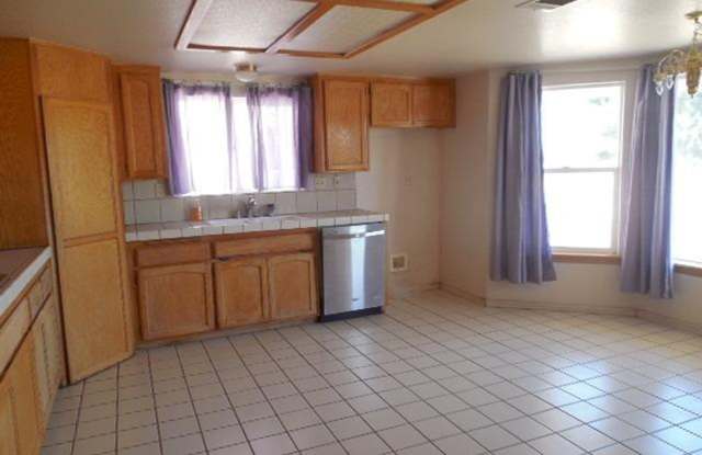 Beautiful Silver Lakes Home- 2 Bedrooms, 3 Bathrooms + Den or Office Gallery 4
