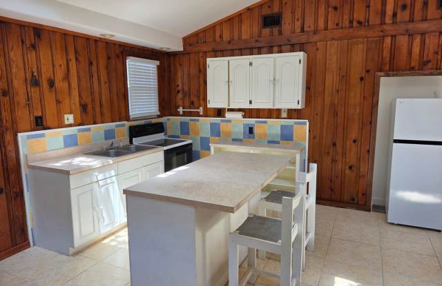 Move-In Ready! Newly Renovated Gulfport Home | Water & Sewer Included Gallery 4