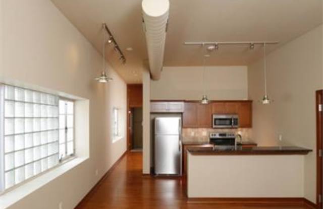606 Sycamore St - A - 606 Sycamore St, Waterloo, IA 50703