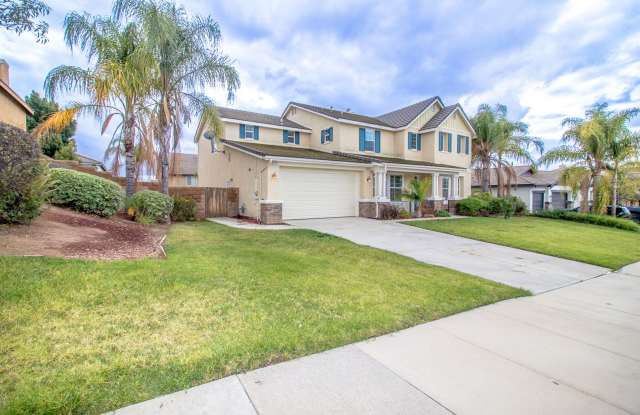 Spacious Luxury Living Awaits in This Stunning 5-Bedroom Riverside Estate Gallery 3