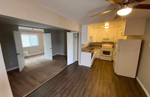 3 Bedroom 2 Bath Remodeled Condo Parking & Pool Gallery 1