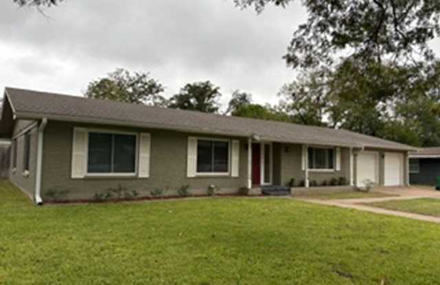 3/2/2 I  in a nice neighborhood walking distance to TSU campus. Gallery 1