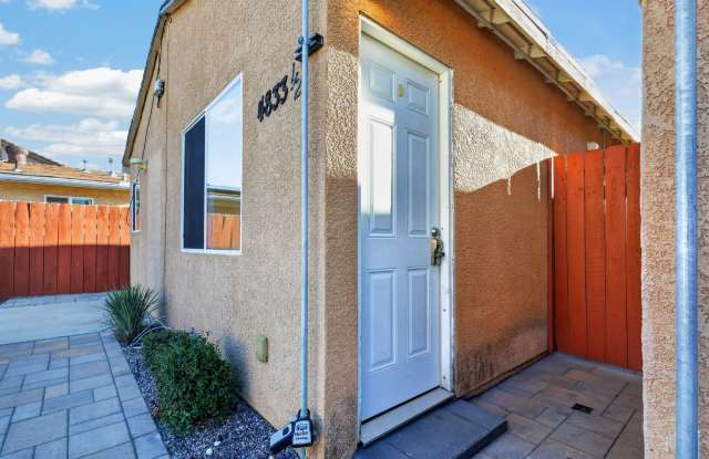 4833 1/2 Lantana Dr Gallery 1
