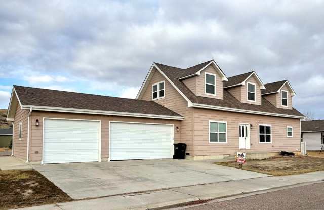 Gorgeous 4 bedroom with Triple Garage photos photos