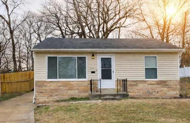 2512 Tamm Avenue photos photos