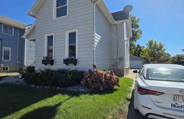 417 West South Park Avenue - 417 West South Park Avenue, Oshkosh, WI 54902