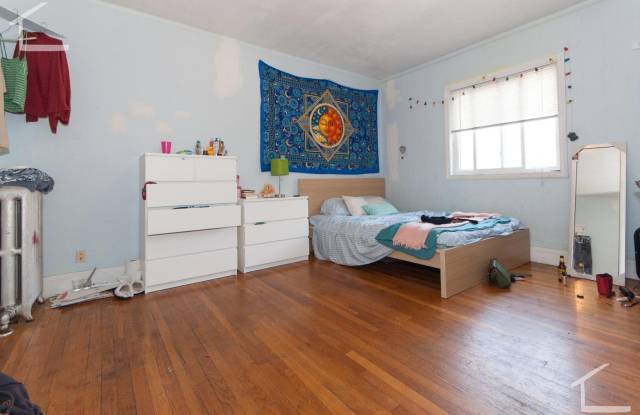 Very nice Brookline 5 Bed 2 bath!! Gallery 4