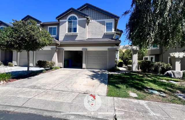 Renovated 4 Bedroom Townhome Located in Exclusive Danville Neighborhood photos photos