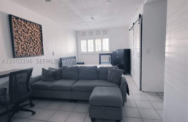 3405 W Lake Pl Gallery 2