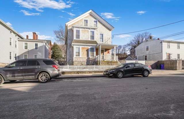 107 Danforth St photos photos
