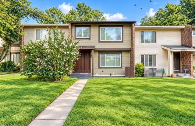 9154 CENTERWAY Road Gallery 1