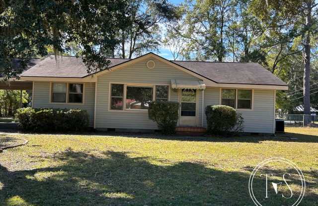 Charming 3-bedroom/2-bathroom home in an established neighborhood! Gallery 4