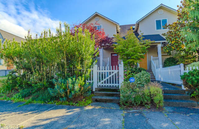 3bd/2.5ba Seattle Townhome Gallery 1