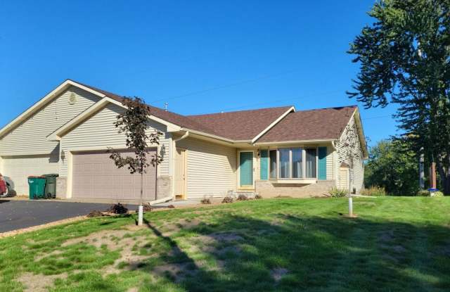 Spacious Twin Home Gallery 1