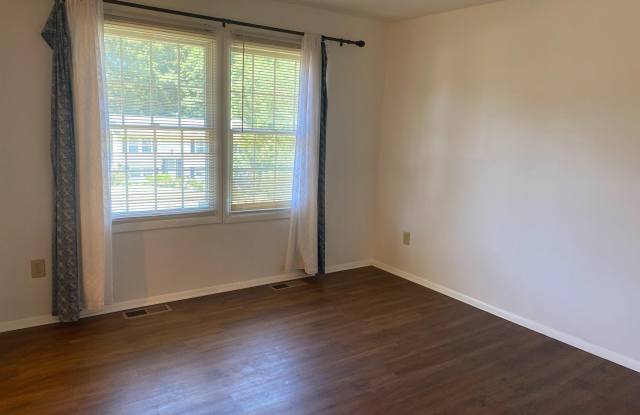 2338 WOODBERRY Drive Gallery 2