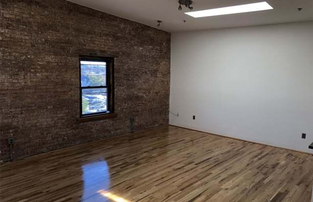 53 University Gallery 3