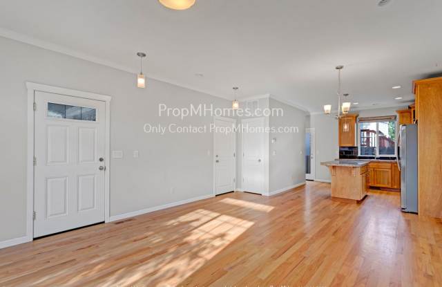 Four Bedroom Craftsman At Knights Bridge Crossing On Corner Lot! Gallery 4