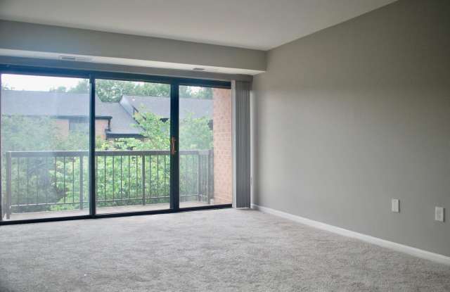 9707 KINGS CROWN Court Gallery 2