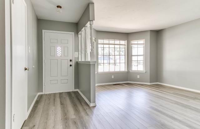 4405 N Chapman photos photos