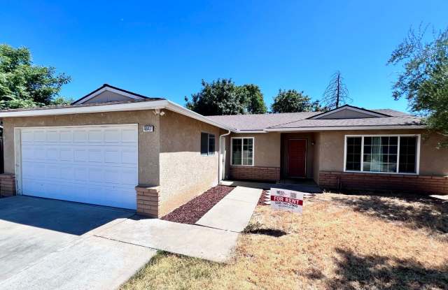 $2,250 Ashlan  Cornelia, 3 Bedroom House- Austin Way, Fresno - Spacious Backyard photos photos