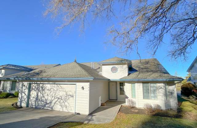 3 Bedroom, 2 bath house on Harbor Links Golf Course *PENDING* - 545 Hanks Street, Klamath Falls, OR 97601