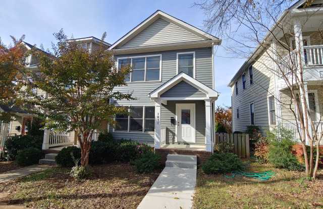 3 Bedroom, 2.5 Bath Townhome Close to UTC! - 1071 Park Avenue, Chattanooga, TN 37403
