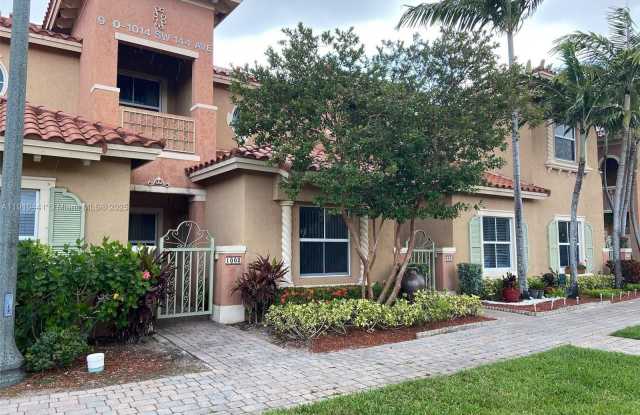 1002 SW 144th Ave photos photos