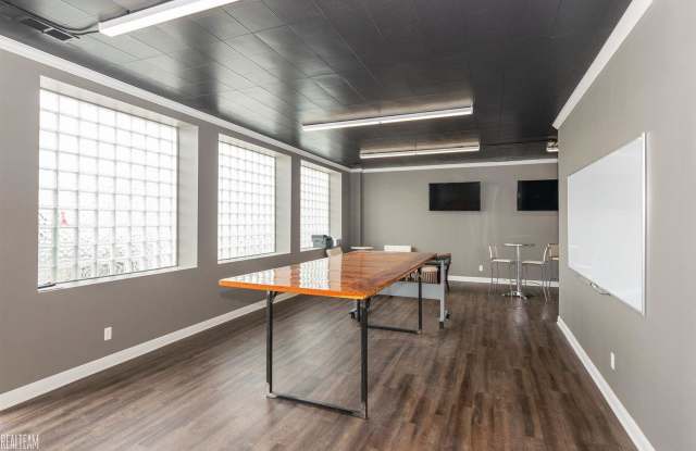 6757 E 9 Mile Gallery 4