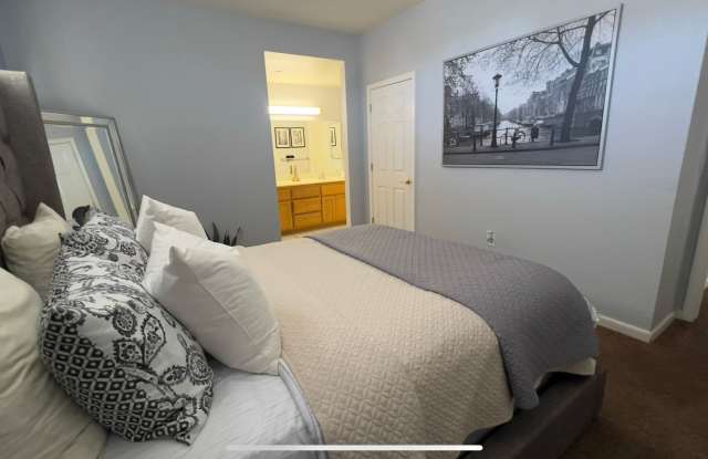 Spacious 3 Bedroom 2.5 Bath condo with large bonus room in Freedom Ca photos photos