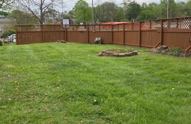 Spacious 5 bedroom, 2 bath house! Available August 2027! Gallery 4