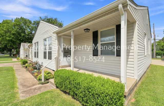 Beautiful 2 Bed 1 Bath in Quiet Area - NO PETS ALLOWED Gallery 3
