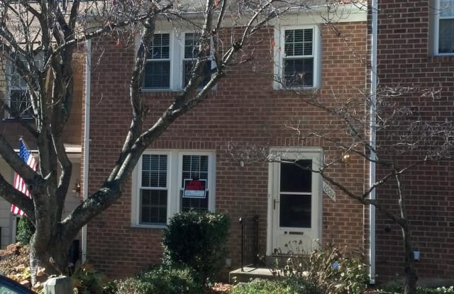 10014 CHESTNUT WOOD LANE - 10014 Chestnut Wood Lane, Burke Centre, VA 22015