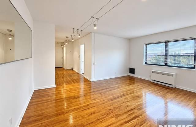 401 Park Place Gallery 1